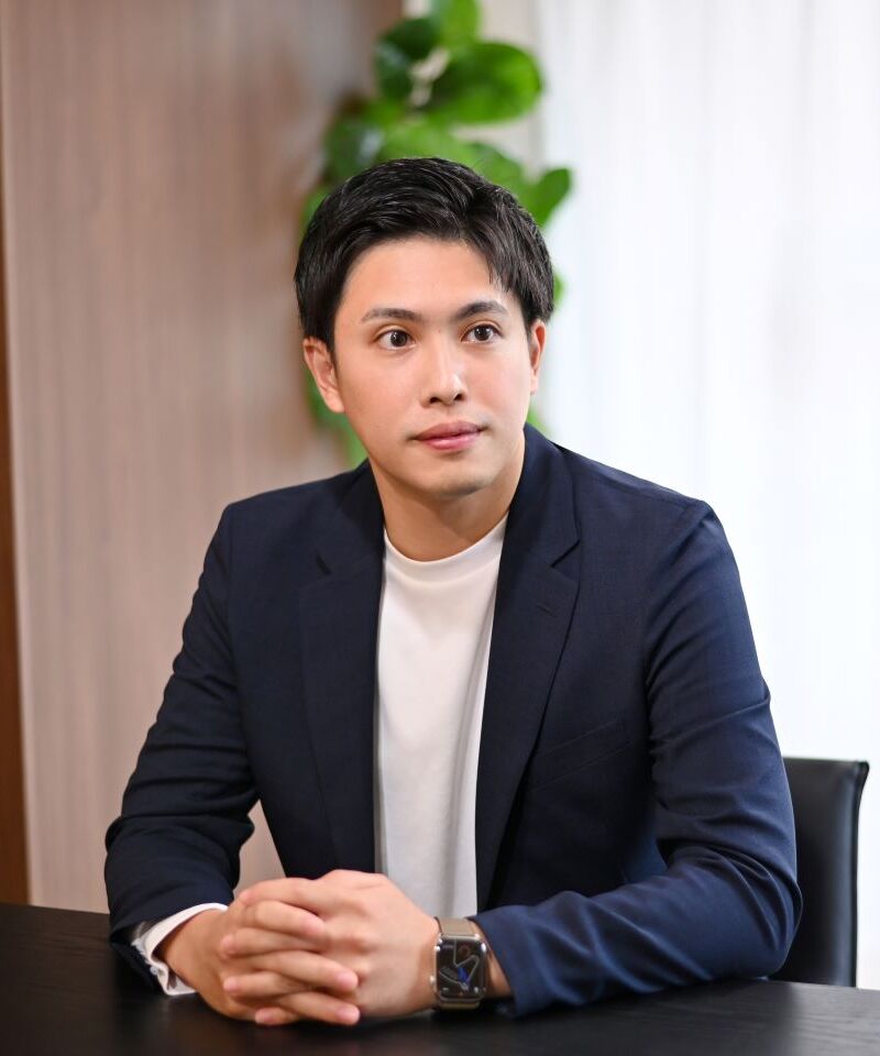 SENIOR ASSOCIATE Shunya Suzuki